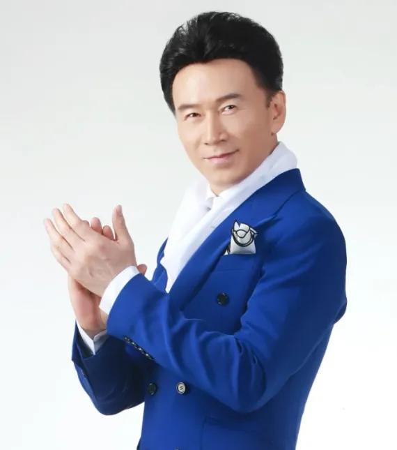 강진(가수)