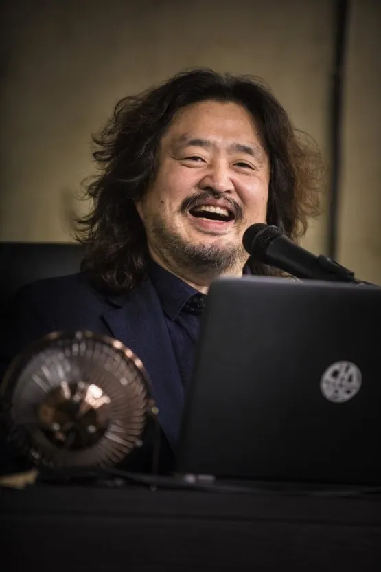 김어준