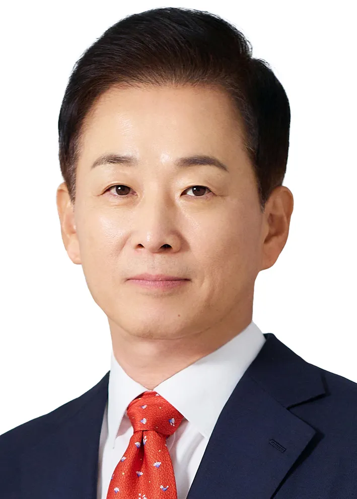유영하