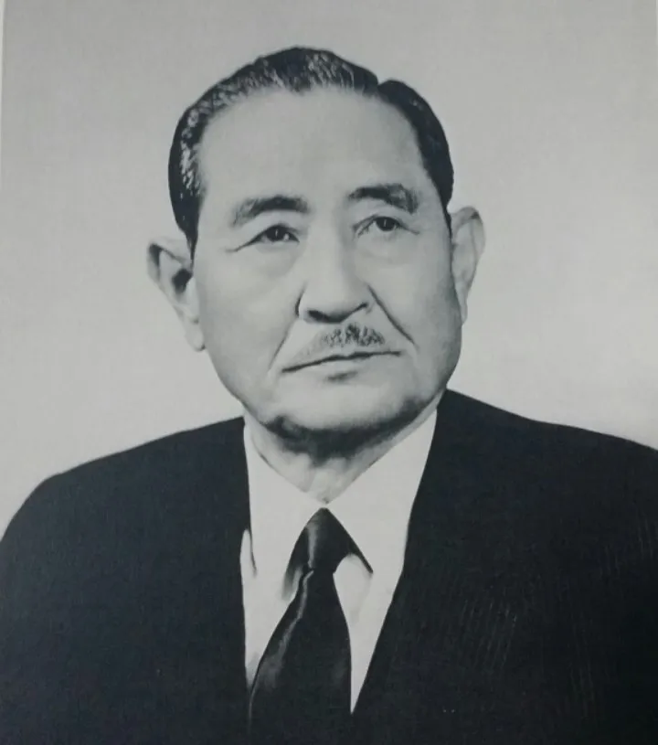 유진산