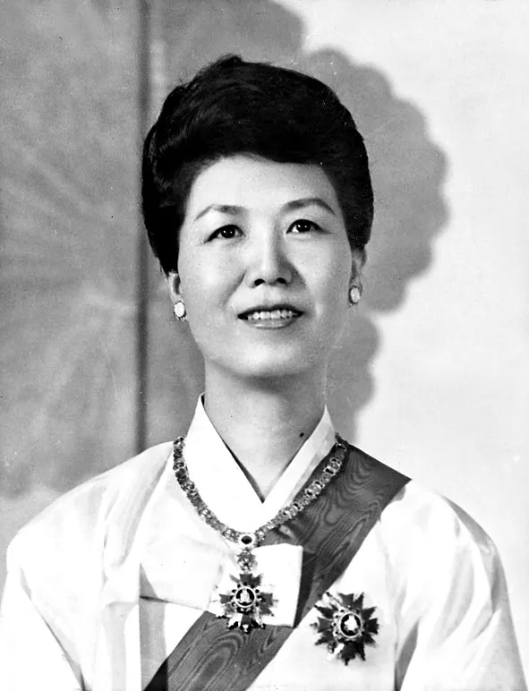 육영수