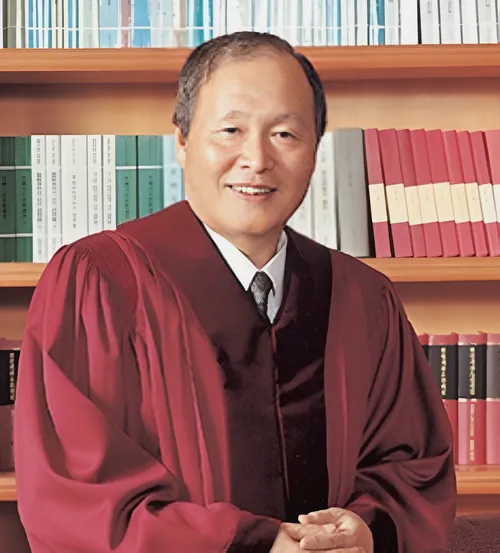 윤영철(법조인)