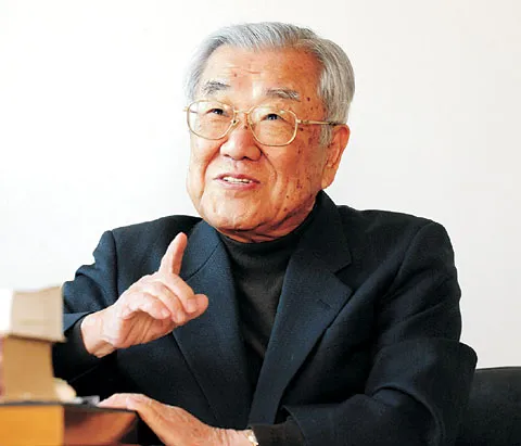 지명관