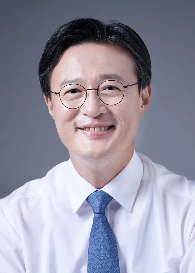 채현일