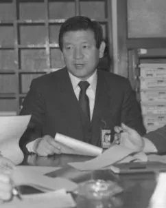 허만일